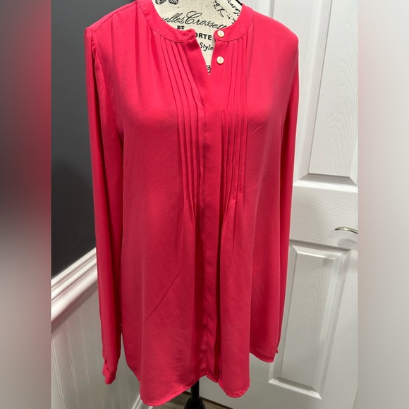 Banana Republic Tops - Women’s Banana Republic size M